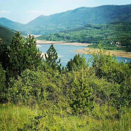 Jotic, Zavojsko Jezero 别墅