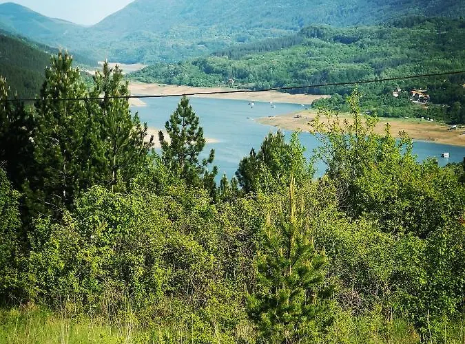 Jotic, Zavojsko Jezero Villa