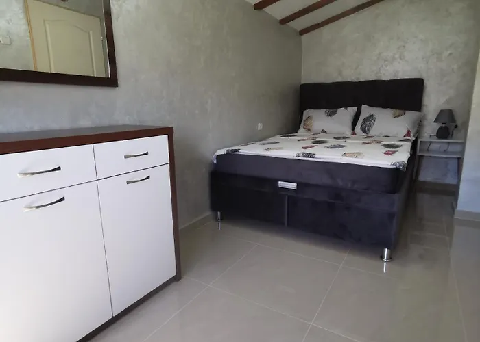 Jotic, Zavojsko Jezero Villa